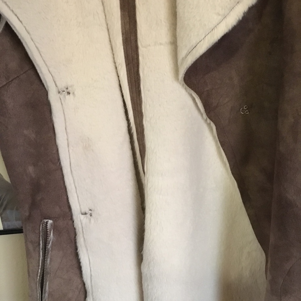Vest - Picture 4 of 5